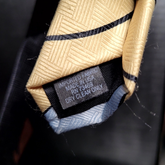 Looney Tunes Stamp Collection Men's Tie - Picture 3 of 3